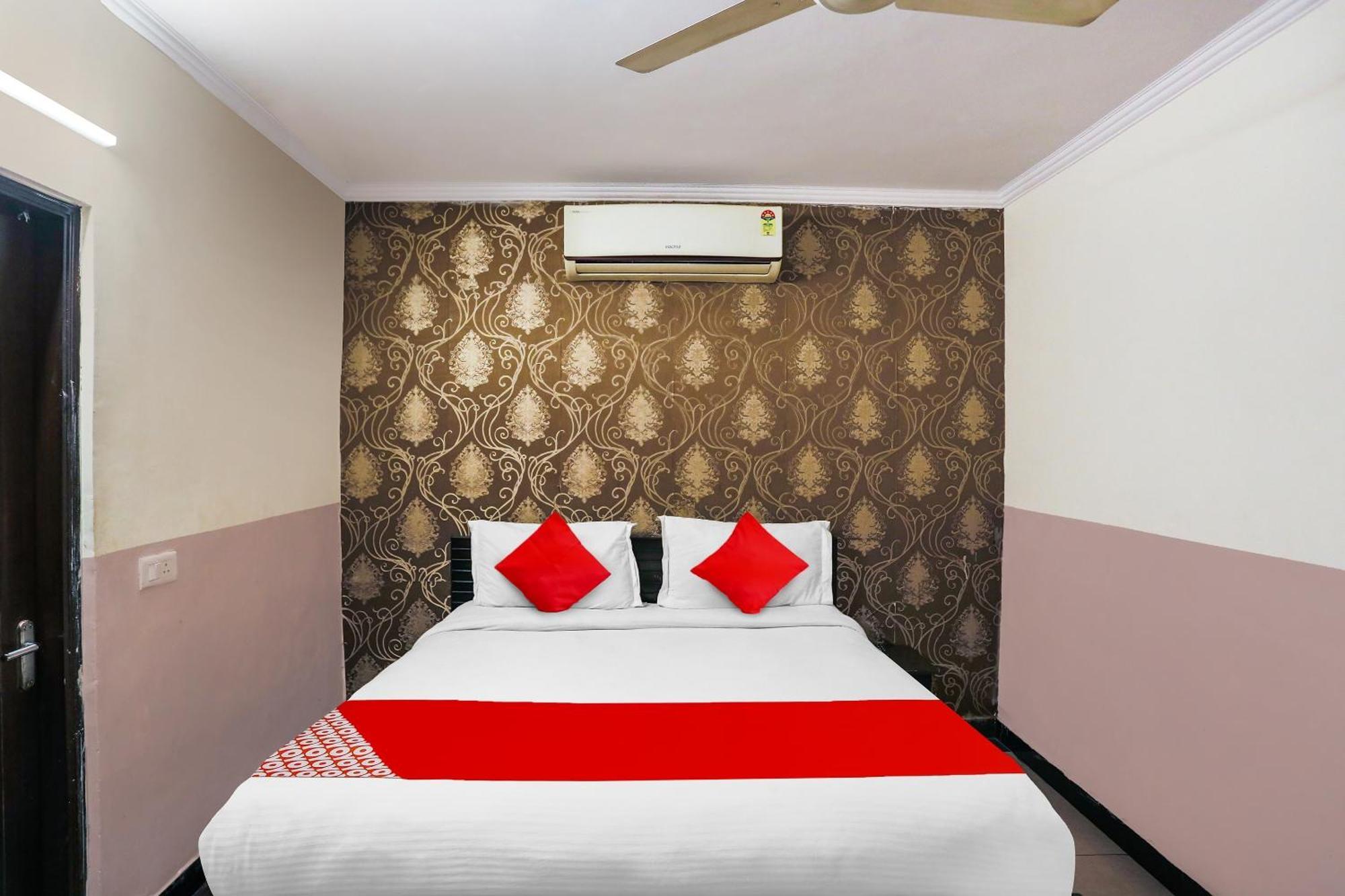 Hotel O Royal Galaxy Yeni Delhi Dış mekan fotoğraf