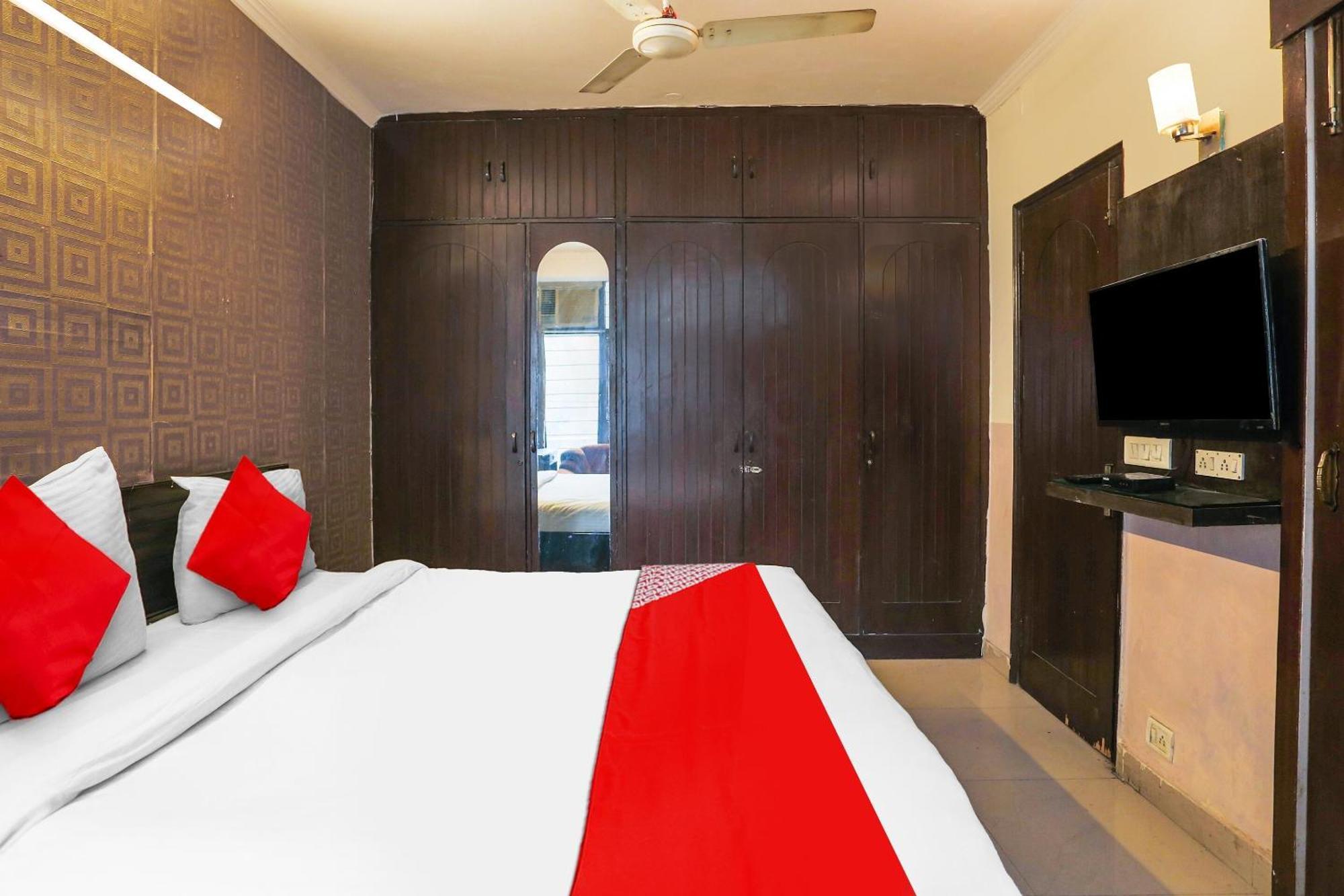 Hotel O Royal Galaxy Yeni Delhi Dış mekan fotoğraf