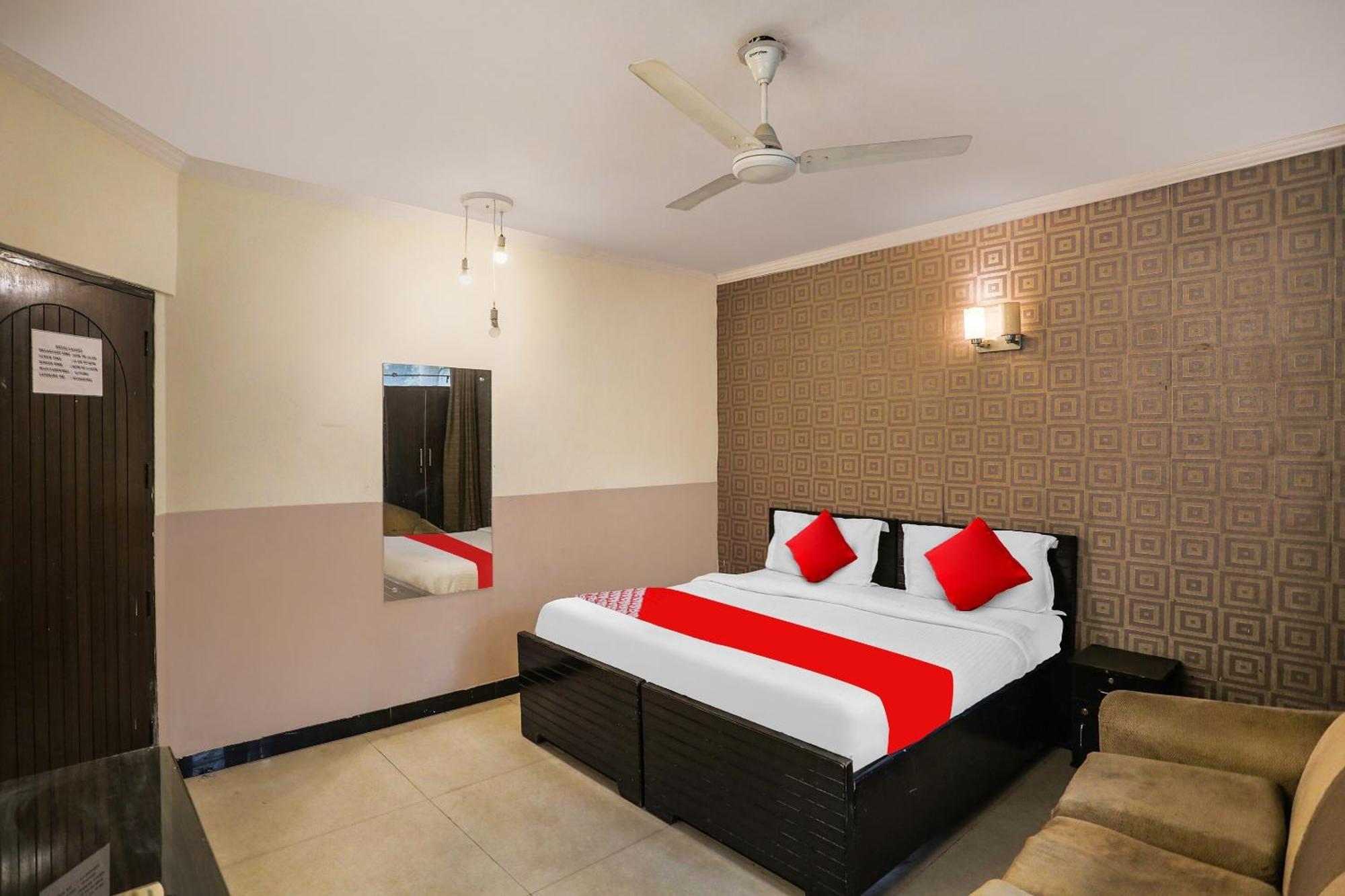 Hotel O Royal Galaxy Yeni Delhi Dış mekan fotoğraf