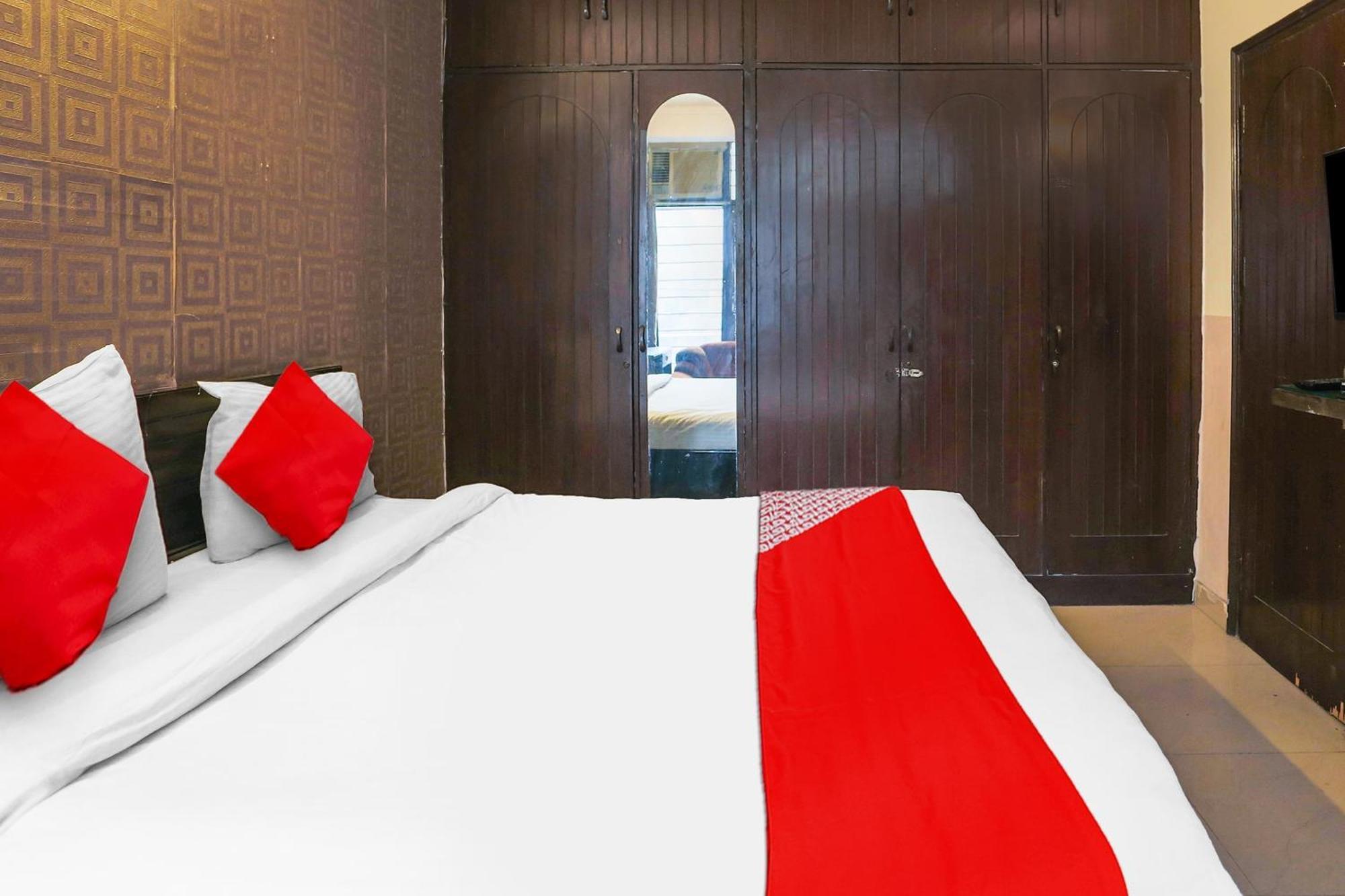 Hotel O Royal Galaxy Yeni Delhi Dış mekan fotoğraf