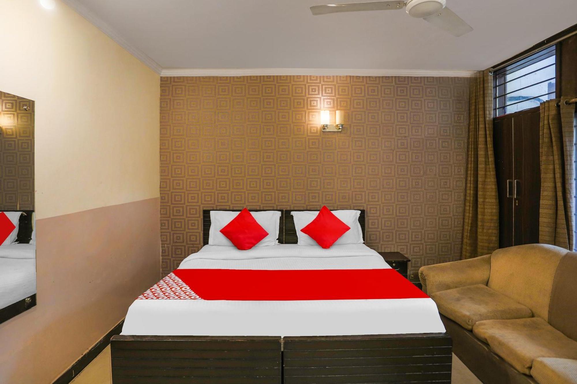 Hotel O Royal Galaxy Yeni Delhi Dış mekan fotoğraf