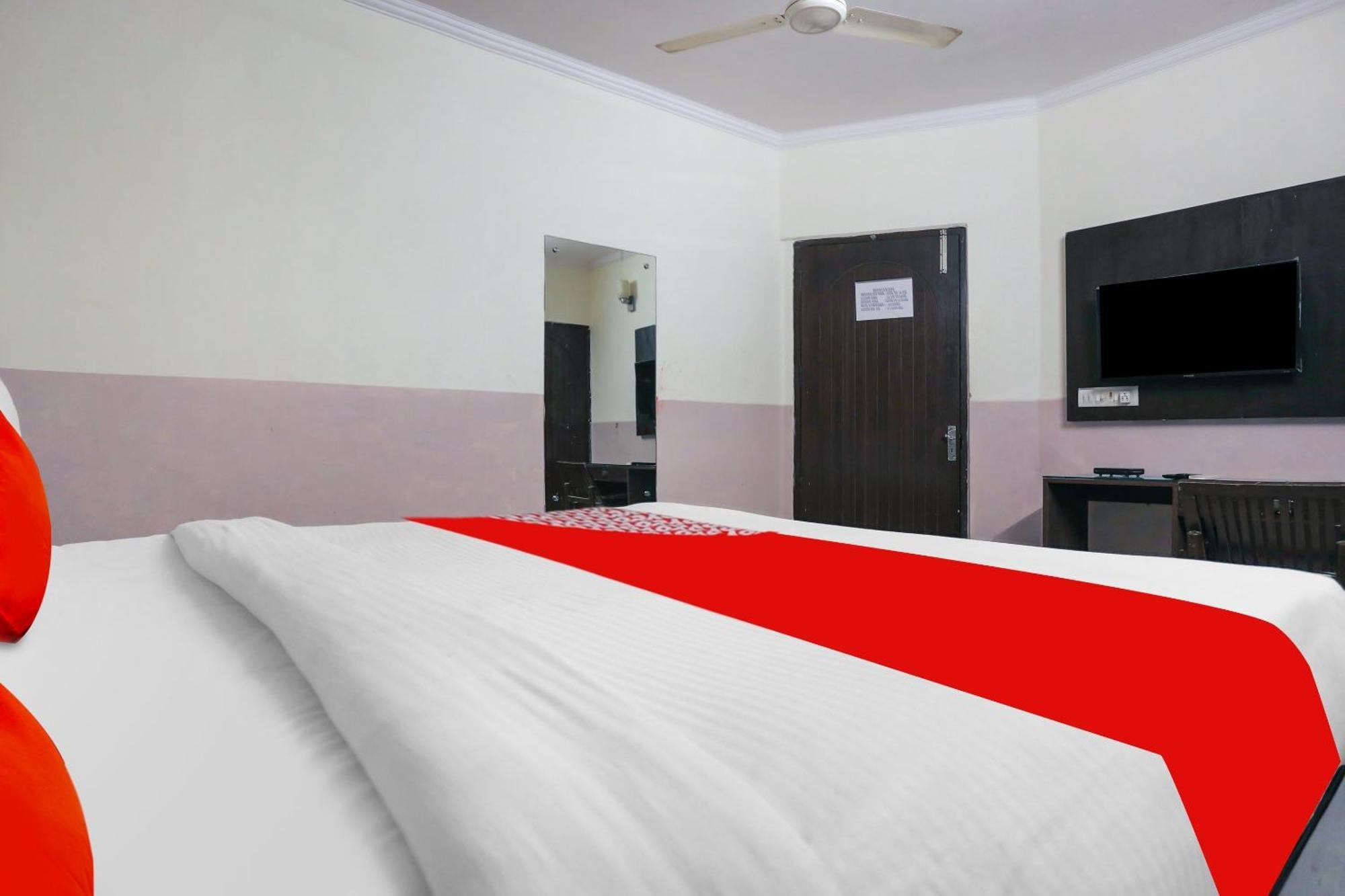 Hotel O Royal Galaxy Yeni Delhi Dış mekan fotoğraf
