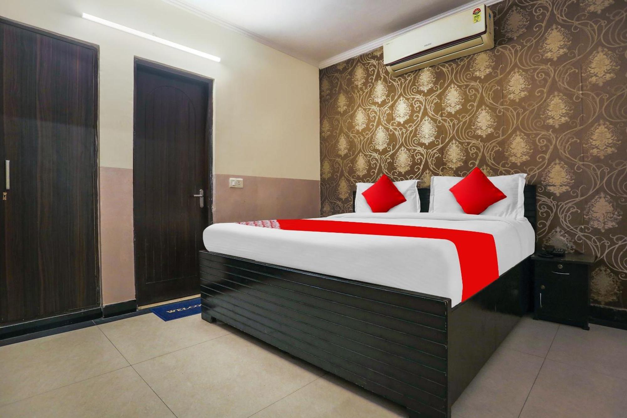 Hotel O Royal Galaxy Yeni Delhi Dış mekan fotoğraf